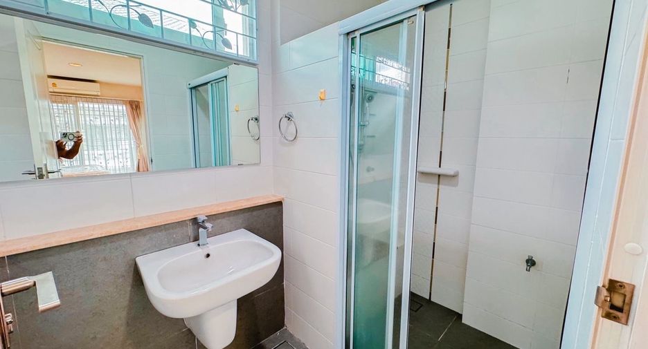 For rent 3 bedrooms house in Mueang Chiang Mai, Chiang Mai