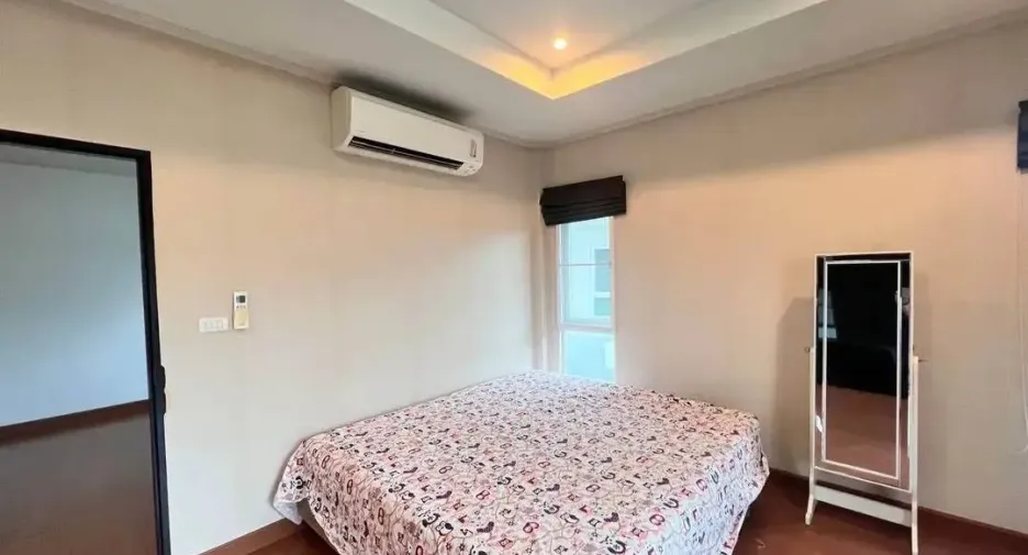 For sale 4 bedrooms house in San Kamphaeng, Chiang Mai