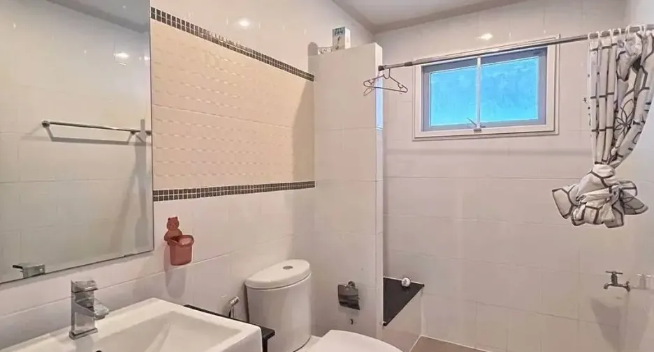 For sale 4 bedrooms house in San Kamphaeng, Chiang Mai