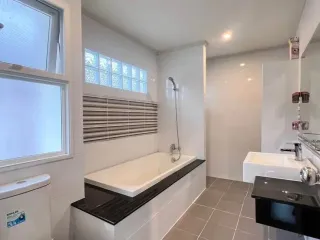 For sale 4 bedrooms house in San Kamphaeng, Chiang Mai