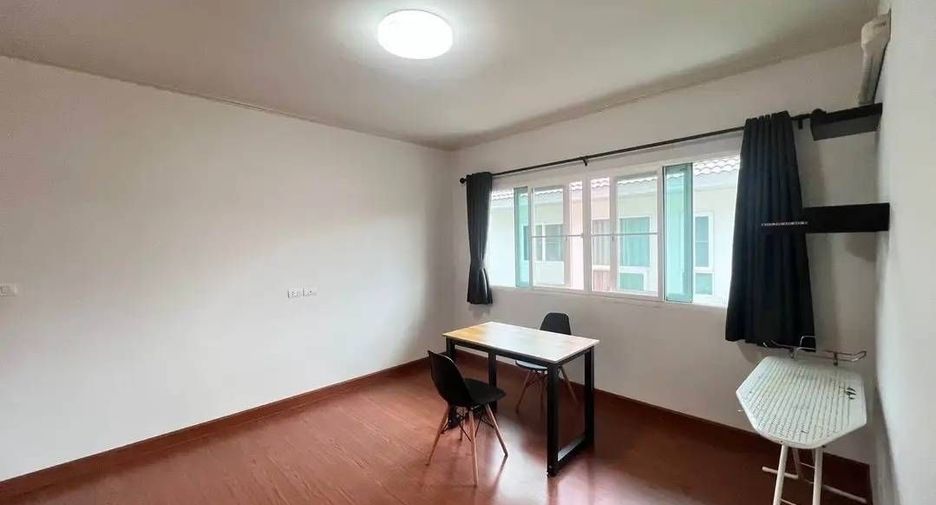 For sale 4 bedrooms house in San Kamphaeng, Chiang Mai