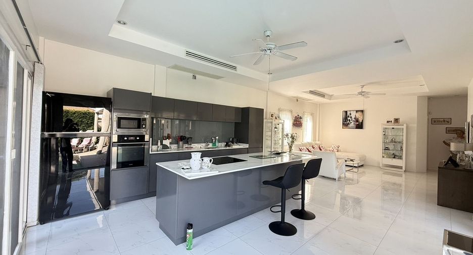 For sale 3 bedrooms villa in Hua Hin, Prachuap Khiri Khan
