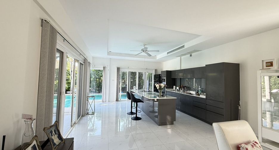For sale 3 bedrooms villa in Hua Hin, Prachuap Khiri Khan