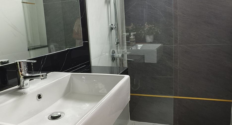Casa en venta y en alquiler de 3 habitaciones en Pak Kret, Nonthaburi