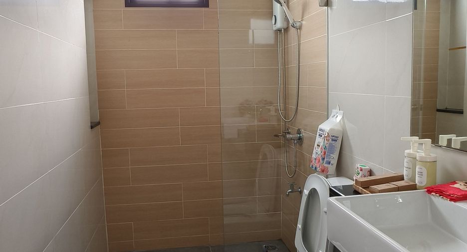 Casa en venta y en alquiler de 3 habitaciones en Pak Kret, Nonthaburi