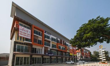 For sale 3 bedrooms townhouse in San Kamphaeng, Chiang Mai
