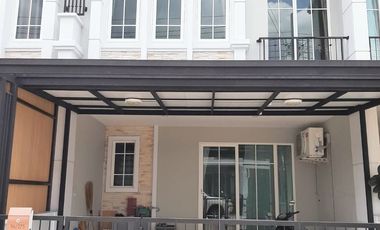 For sale 4 bedrooms townhouse in Khlong Sam Wa, Bangkok