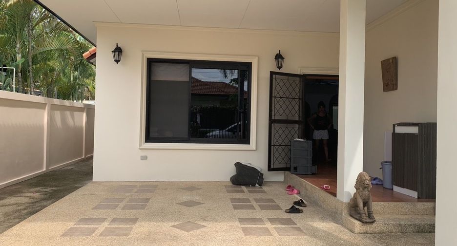 For rent 3 bedrooms villa in Hua Hin, Prachuap Khiri Khan