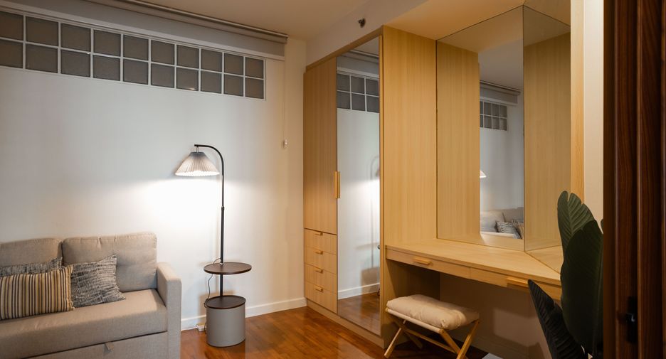 À vendre 2 chambres condo à Yan Nawa, Bangkok