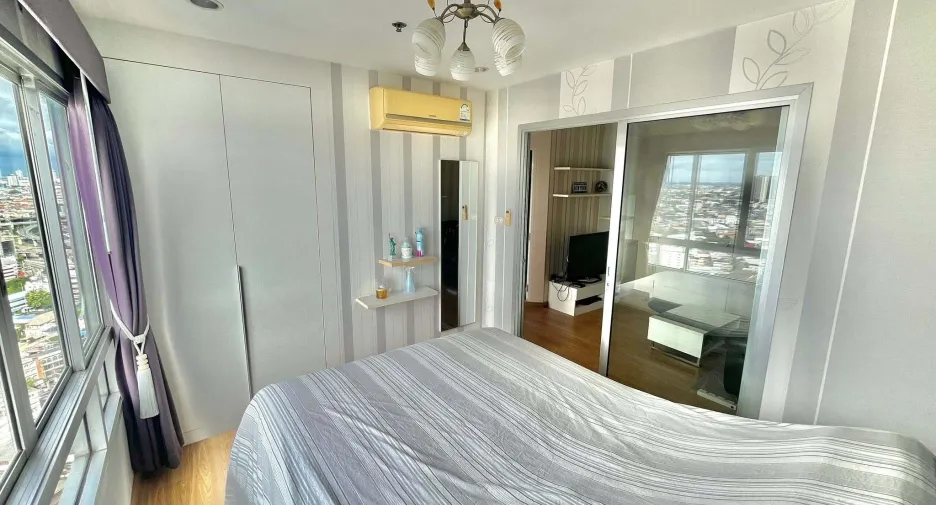 For sale studio condo in Yan Nawa, Bangkok