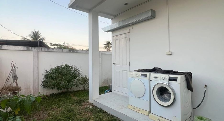 For rent 3 bedrooms house in San Kamphaeng, Chiang Mai