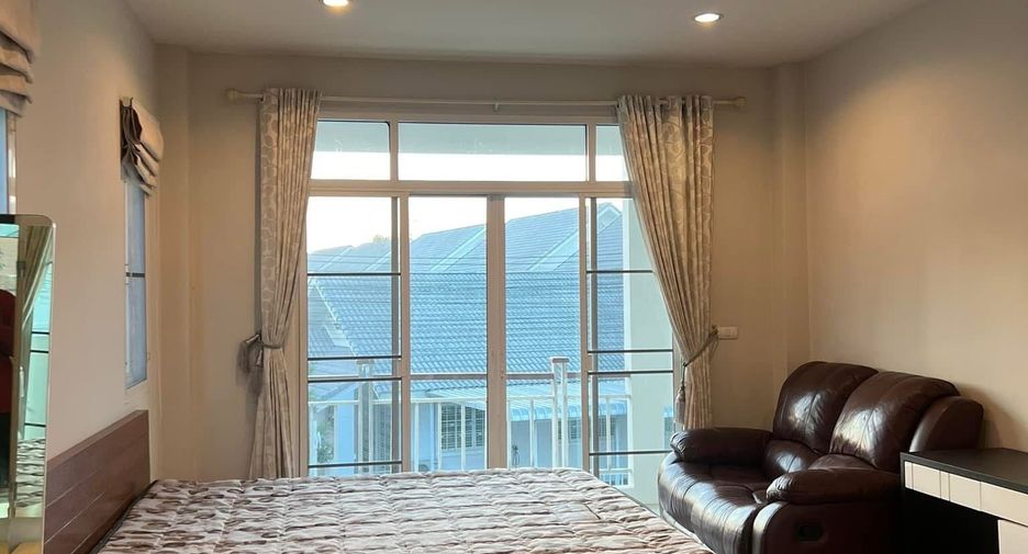 For rent 3 bedrooms house in San Kamphaeng, Chiang Mai