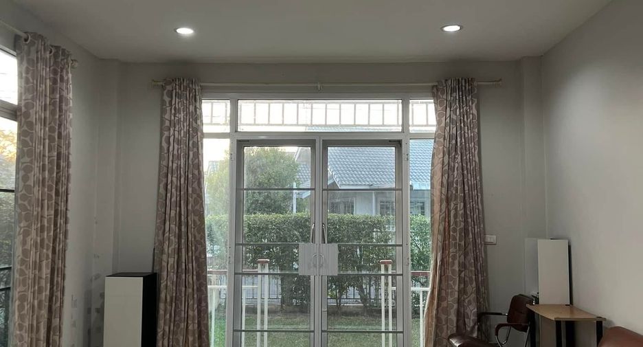 For rent 3 bedrooms house in San Kamphaeng, Chiang Mai
