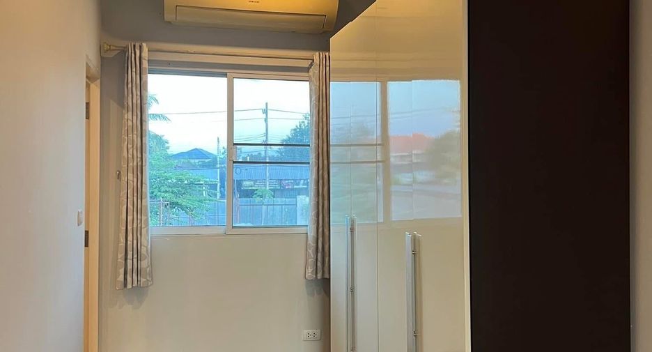 For rent 3 bedrooms house in San Kamphaeng, Chiang Mai