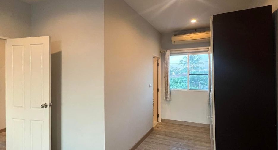 For rent 3 bedrooms house in San Kamphaeng, Chiang Mai