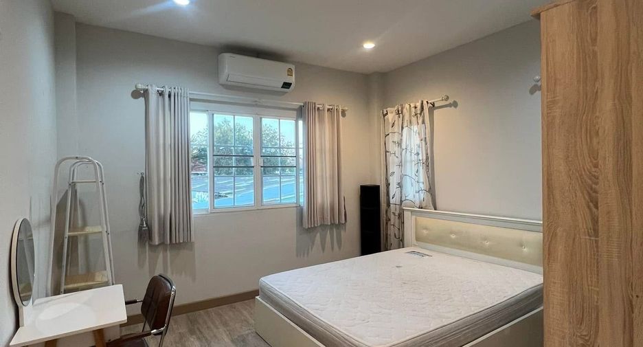 For rent 3 bedrooms house in San Kamphaeng, Chiang Mai