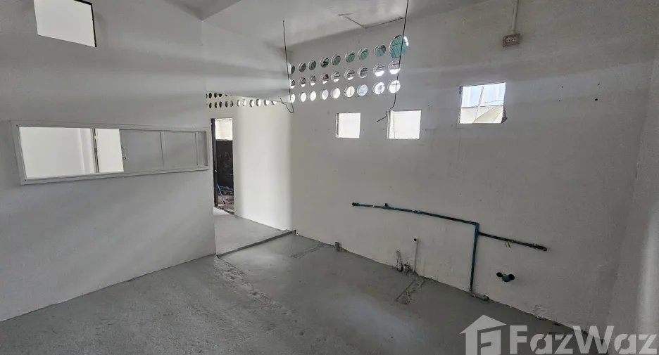 For rent retail Space in San Kamphaeng, Chiang Mai