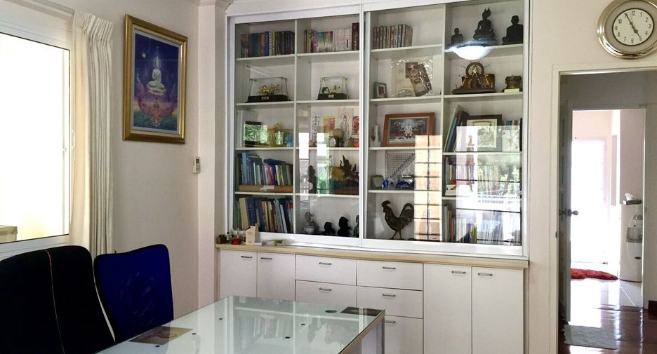 For sale 4 bedrooms villa in Bang Phli, Samut Prakan