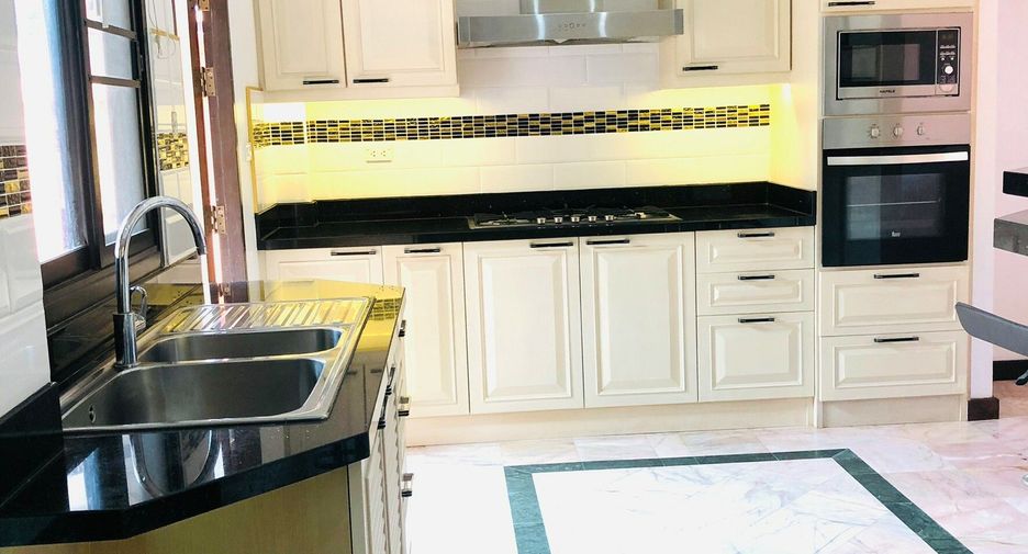 For rent 3 bedrooms villa in Bang Lamung, Chonburi