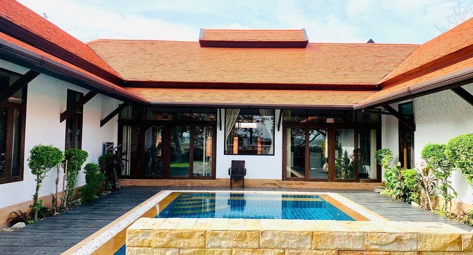 For rent 3 bedrooms villa in Bang Lamung, Chonburi