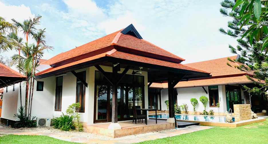 For rent 3 bedrooms villa in Bang Lamung, Chonburi