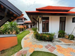 Villa en alquiler de 3 habitaciones en Bang Lamung, Chonburi