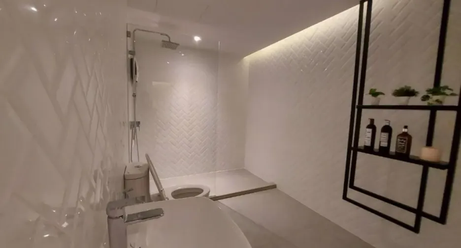 For sale 2 bedrooms condo in Bang Rak, Bangkok