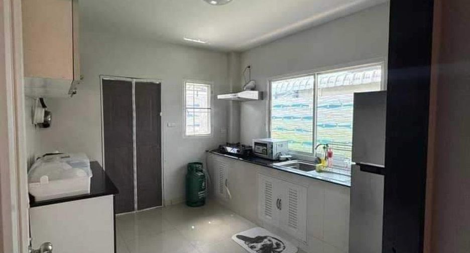 For rent 4 bedrooms house in Saraphi, Chiang Mai