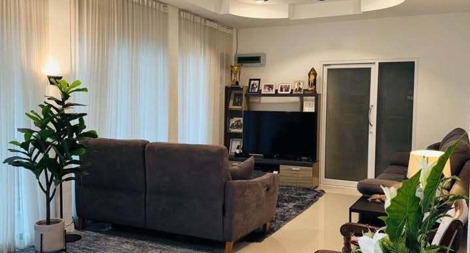 For rent 3 bedrooms villa in Cha Am, Phetchaburi