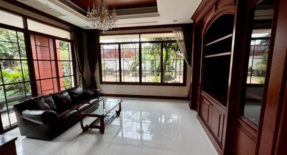 For sale 5 bedrooms house in Suan Luang, Bangkok