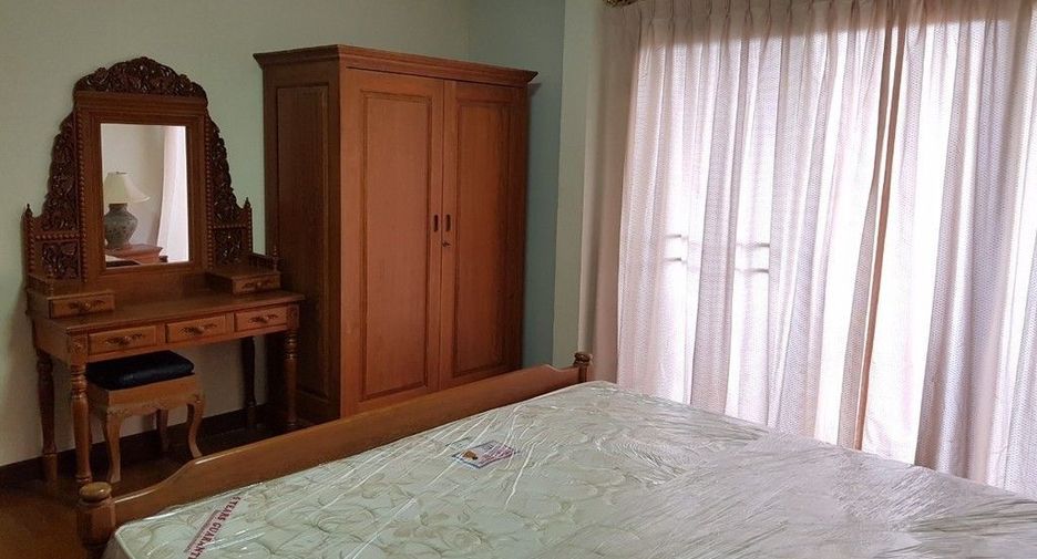 Casa adosada en venta de 5 habitaciones en San Sai, Chiang Mai