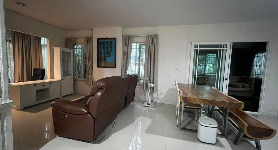 For rent 4 bedrooms house in Mueang Chiang Mai, Chiang Mai