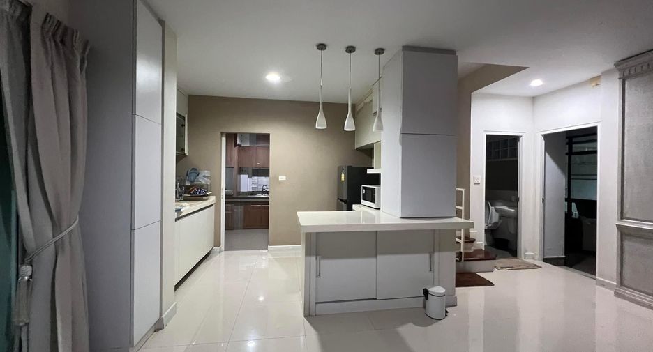 For rent 4 bedrooms house in Mueang Chiang Mai, Chiang Mai