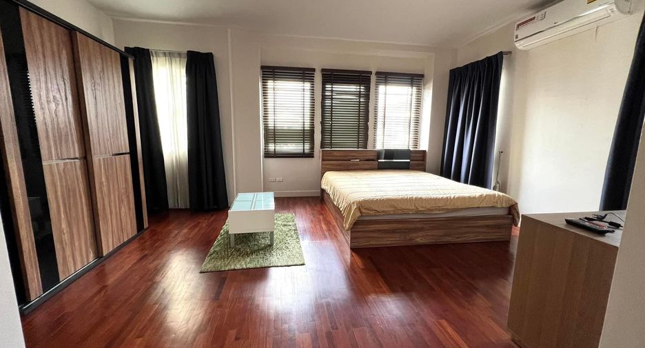 For rent 4 bedrooms house in Mueang Chiang Mai, Chiang Mai