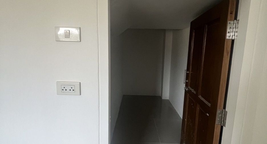 For sale 3 bedrooms townhouse in Doi Saket, Chiang Mai