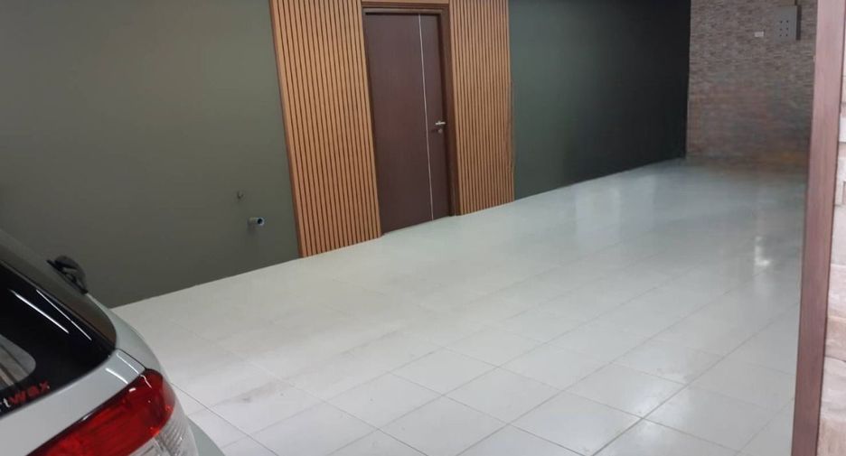 For sale 4 bedrooms retail Space in Mueang Chiang Mai, Chiang Mai