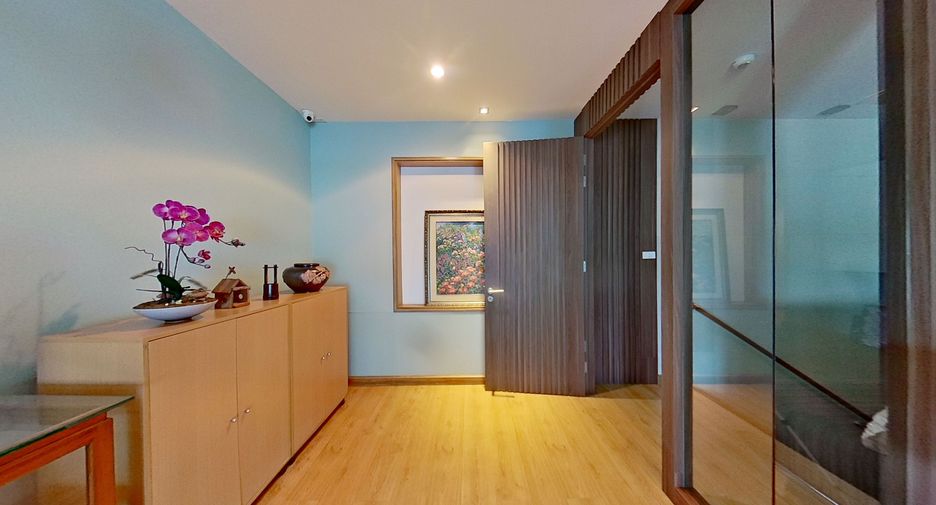 For sale 4 bedrooms retail Space in Mueang Chiang Mai, Chiang Mai