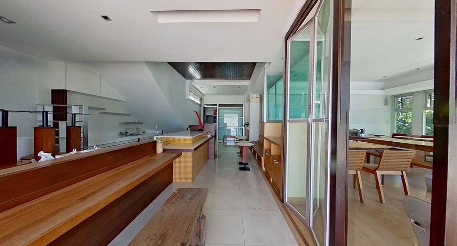 For sale 4 bedrooms retail Space in Mueang Chiang Mai, Chiang Mai