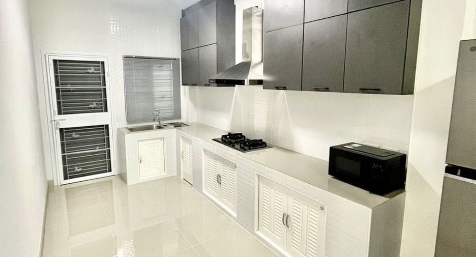 Casa en alquiler de 4 habitaciones en Saraphi, Chiang Mai