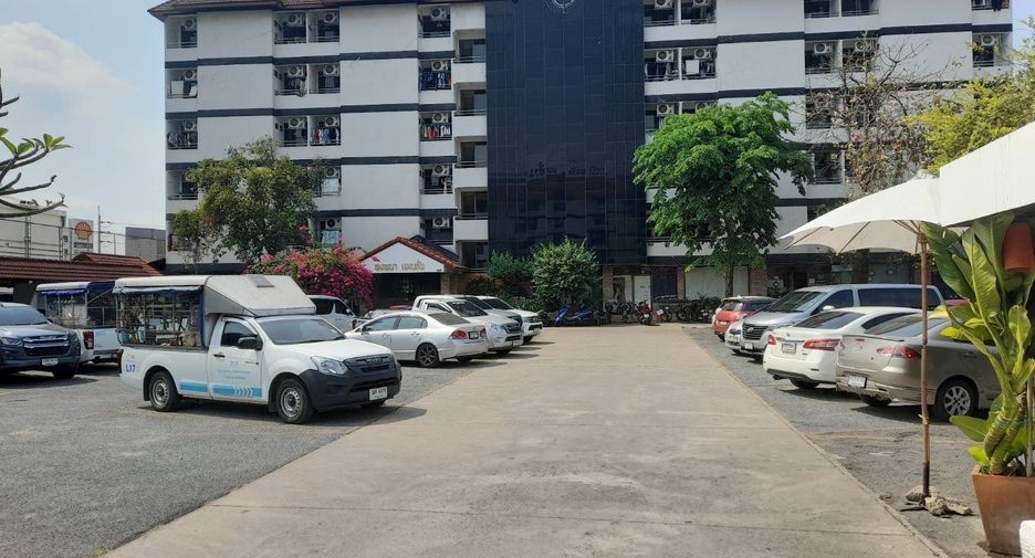 For sale 100 bedrooms hotel in Wang Thonglang, Bangkok
