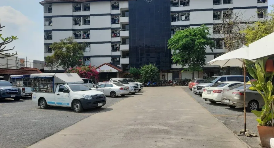 For sale 100 bedrooms hotel in Wang Thonglang, Bangkok