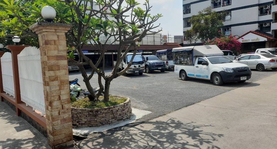 For sale 100 bedrooms hotel in Wang Thonglang, Bangkok