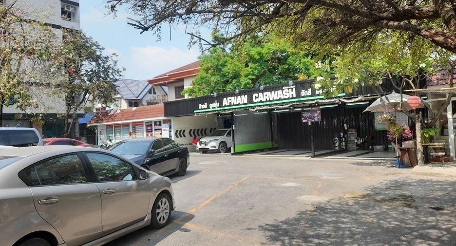 For sale 100 bedrooms hotel in Wang Thonglang, Bangkok