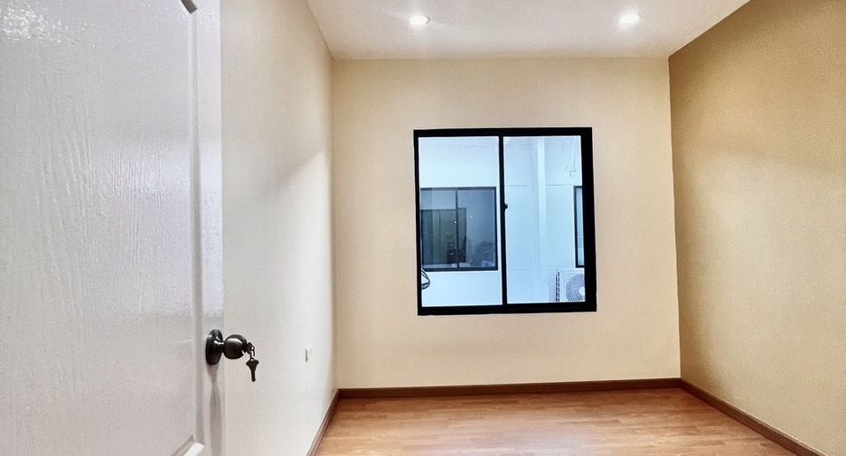 Продажа 3 спальни таунхаус в Пращет, Бангкок