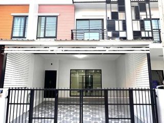For sale 3 bedrooms townhouse in Prawet, Bangkok