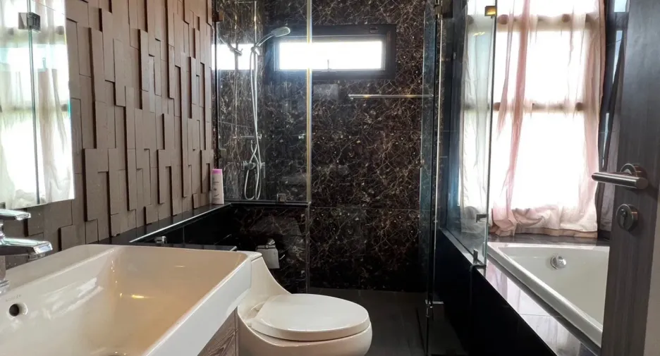 For rent 2 bedrooms condo in Mueang Chiang Mai, Chiang Mai