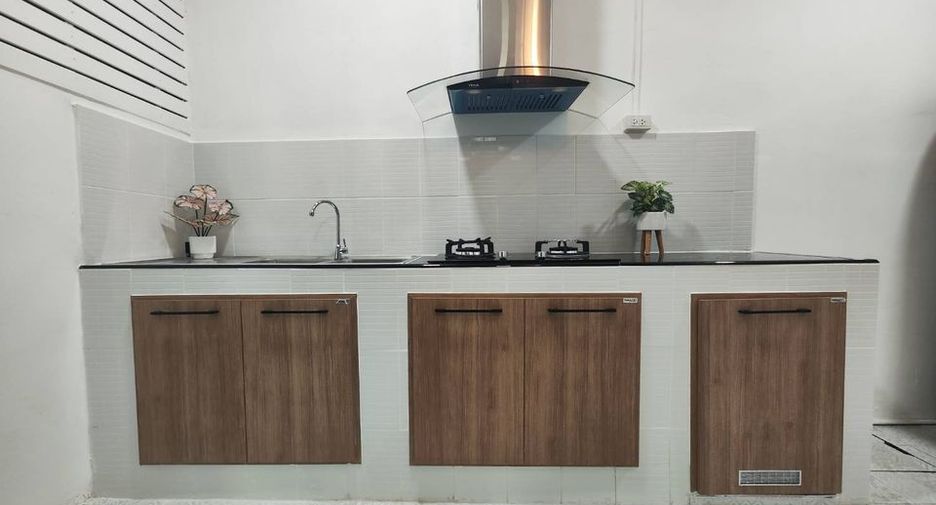 For sale and for rent 3 bedrooms townhouse in Prawet, Bangkok