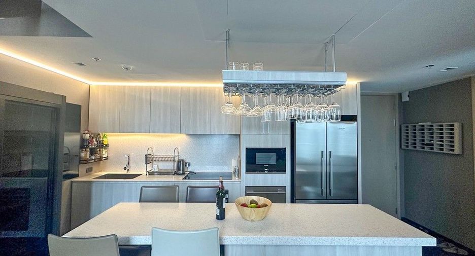 For sale 2 bedrooms condo in Khlong Toei, Bangkok