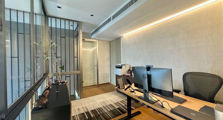 For sale 2 bedrooms condo in Khlong Toei, Bangkok