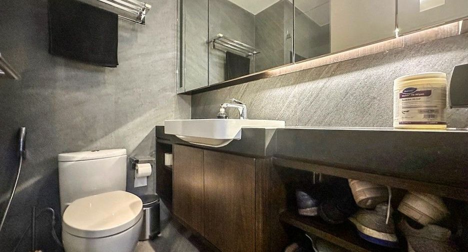 For sale 2 bedrooms condo in Khlong Toei, Bangkok